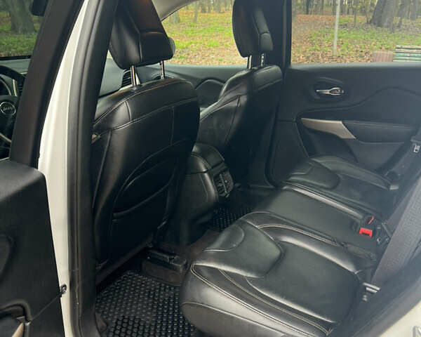 Белый Джип Чероки, объемом двигателя 3.2 л и пробегом 113 тыс. км за 15200 $, фото 21 на Automoto.ua