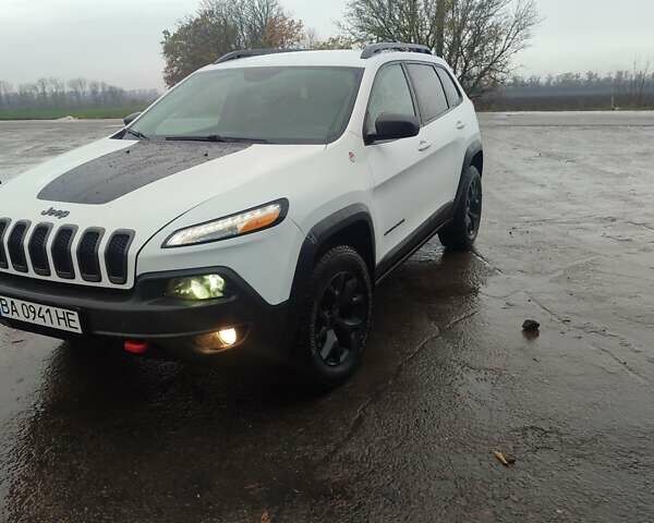 Джип Чероки 2017 в Кропивницком (Кировограде) на Automoto.ua Белый Джип Чероки, объемом двигателя 2.36 л и пробегом 217 тыс. км за 16500 $, фото 3 на Automoto.ua