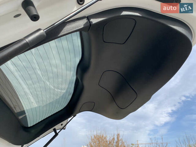 Белый Джип Чероки, объемом двигателя 2.36 л и пробегом 135 тыс. км за 12600 $, фото 17 на Automoto.ua