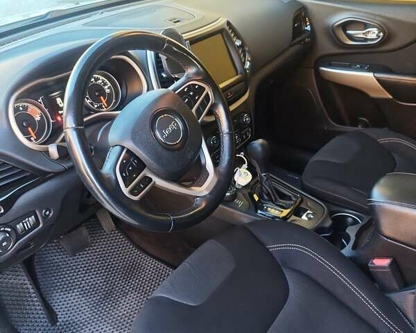 Білий Джип Cherokee, об'ємом двигуна 3.24 л та пробігом 131 тис. км за 13200 $, фото 10 на Automoto.ua