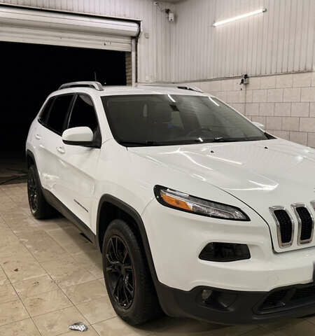 Белый Джип Чероки, объемом двигателя 2.36 л и пробегом 149 тыс. км за 14000 $, фото 2 на Automoto.ua