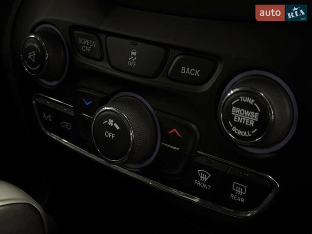 Джип Cherokee 2017 у Миколаєві на Automoto.ua Білий Джип Cherokee, об'ємом двигуна 2.36 л та пробігом 107 тис. км за 12999 $, фото 31 на Automoto.ua