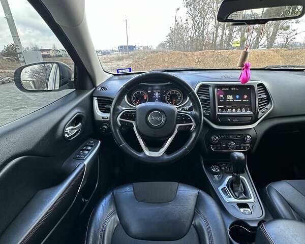 Белый Джип Чероки, объемом двигателя 2.36 л и пробегом 140 тыс. км за 17500 $, фото 43 на Automoto.ua