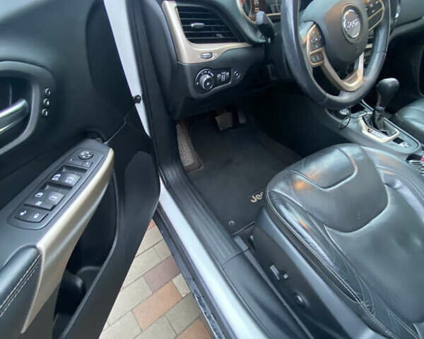 Білий Джип Cherokee, об'ємом двигуна 2.36 л та пробігом 80 тис. км за 16700 $, фото 7 на Automoto.ua
