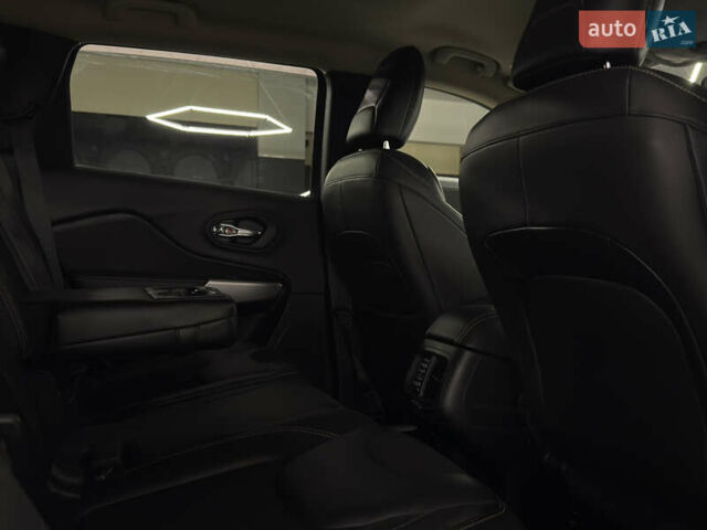 Джип Cherokee 2017 у Миколаєві на Automoto.ua Білий Джип Cherokee, об'ємом двигуна 2.36 л та пробігом 107 тис. км за 12999 $, фото 22 на Automoto.ua