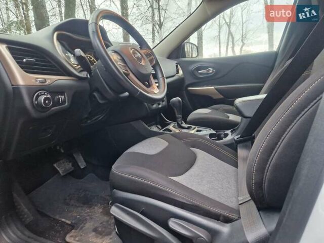Білий Джип Cherokee, об'ємом двигуна 3.24 л та пробігом 71 тис. км за 13700 $, фото 13 на Automoto.ua