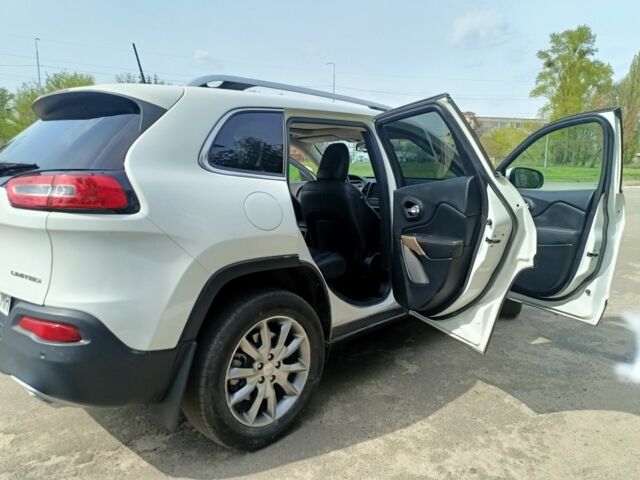 Білий Джип Cherokee, об'ємом двигуна 3.2 л та пробігом 80 тис. км за 16900 $, фото 9 на Automoto.ua