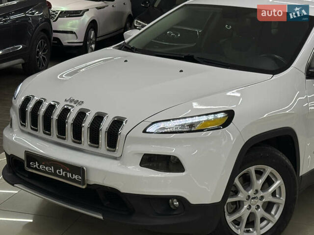 Джип Cherokee 2017 у Миколаєві на Automoto.ua Білий Джип Cherokee, об'ємом двигуна 2.36 л та пробігом 107 тис. км за 12999 $, фото 1 на Automoto.ua