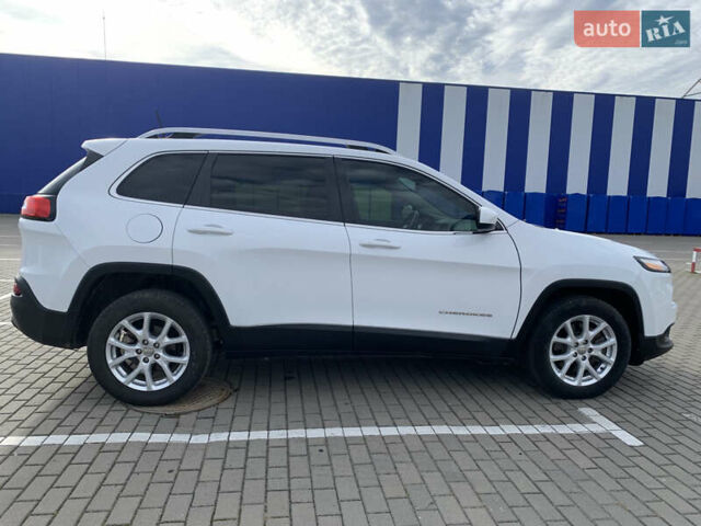 Белый Джип Чероки, объемом двигателя 2.36 л и пробегом 135 тыс. км за 12600 $, фото 6 на Automoto.ua