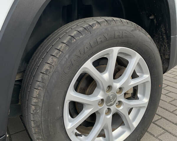 Белый Джип Чероки, объемом двигателя 2.36 л и пробегом 135 тыс. км за 12600 $, фото 25 на Automoto.ua