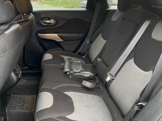 Білий Джип Cherokee, об'ємом двигуна 2.4 л та пробігом 71 тис. км за 15000 $, фото 2 на Automoto.ua