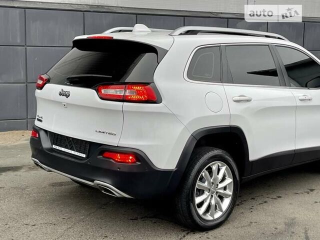 Білий Джип Cherokee, об'ємом двигуна 2.18 л та пробігом 157 тис. км за 19200 $, фото 43 на Automoto.ua