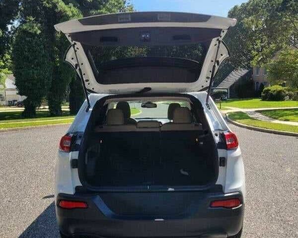 Білий Джип Cherokee, об'ємом двигуна 2.4 л та пробігом 72 тис. км за 2200 $, фото 14 на Automoto.ua