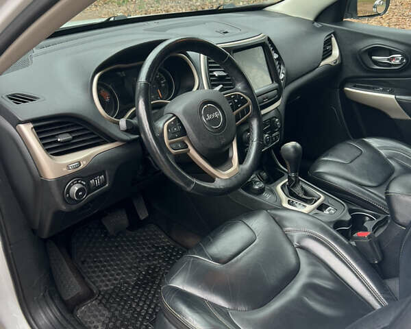 Белый Джип Чероки, объемом двигателя 3.2 л и пробегом 113 тыс. км за 15200 $, фото 7 на Automoto.ua