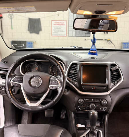 Белый Джип Чероки, объемом двигателя 2.36 л и пробегом 149 тыс. км за 14000 $, фото 23 на Automoto.ua