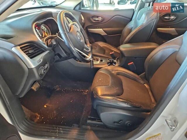 Белый Джип Чероки, объемом двигателя 2.36 л и пробегом 132 тыс. км за 2000 $, фото 7 на Automoto.ua