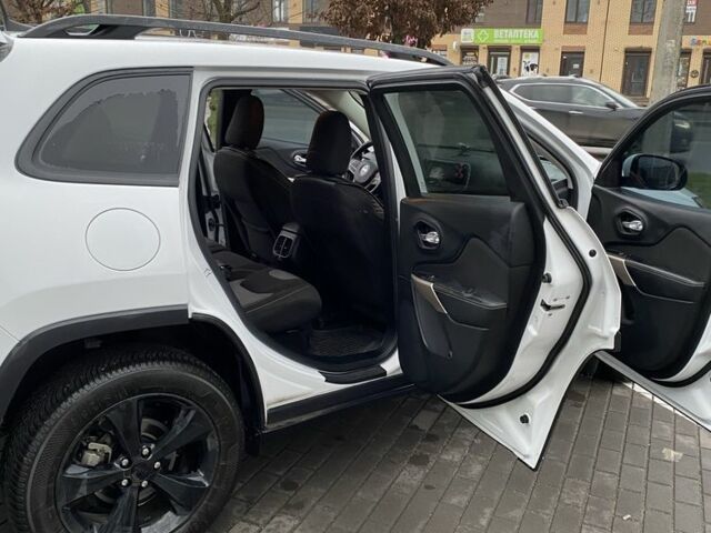 Білий Джип Cherokee, об'ємом двигуна 2.4 л та пробігом 71 тис. км за 15000 $, фото 14 на Automoto.ua