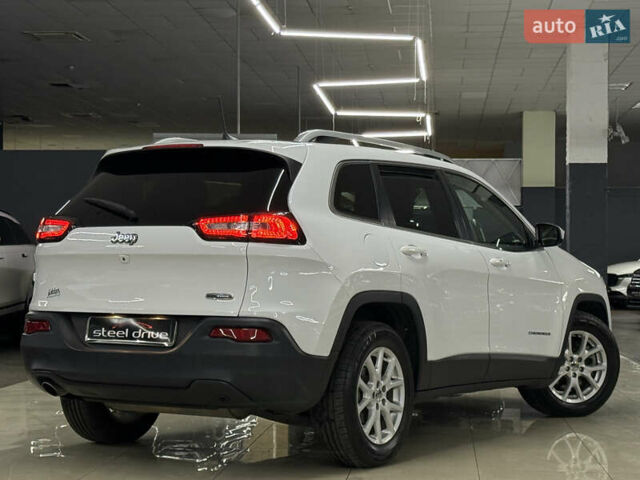 Джип Cherokee 2017 у Миколаєві на Automoto.ua Білий Джип Cherokee, об'ємом двигуна 2.36 л та пробігом 107 тис. км за 12999 $, фото 7 на Automoto.ua