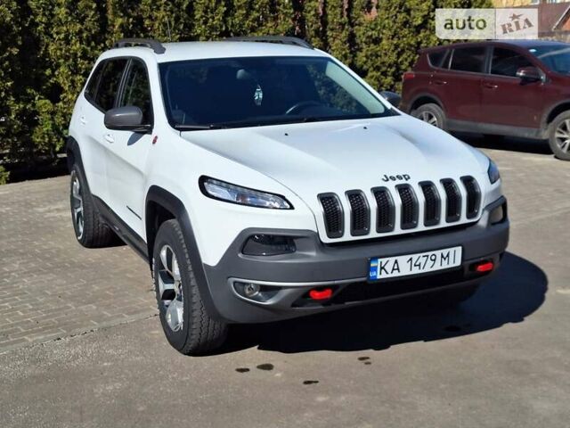 Білий Джип Cherokee, об'ємом двигуна 2.36 л та пробігом 119 тис. км за 17900 $, фото 3 на Automoto.ua