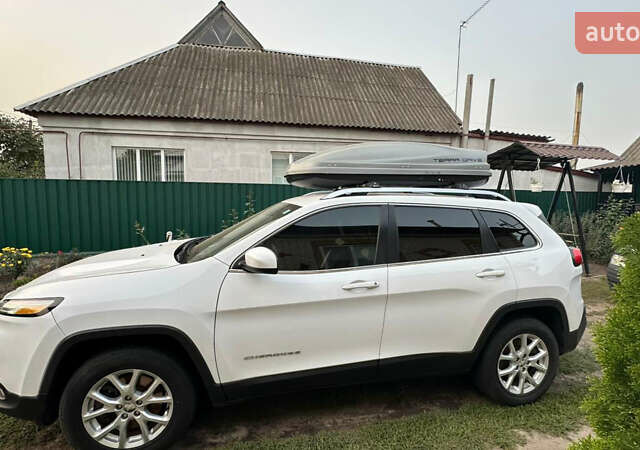 Белый Джип Чероки, объемом двигателя 2.36 л и пробегом 160 тыс. км за 16000 $, фото 15 на Automoto.ua