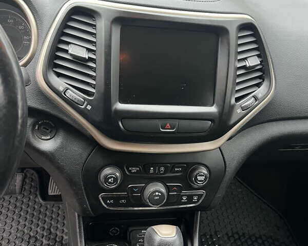 Белый Джип Чероки, объемом двигателя 3.2 л и пробегом 113 тыс. км за 15200 $, фото 13 на Automoto.ua