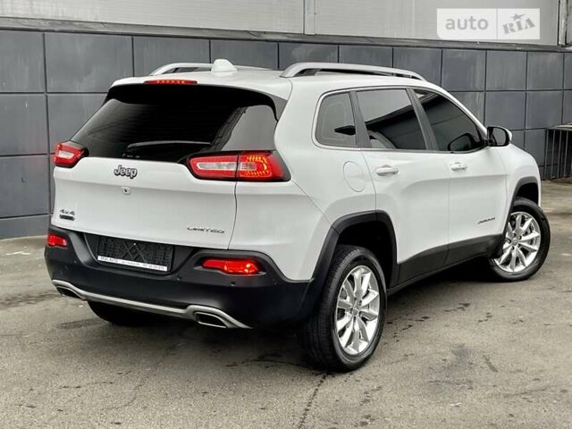 Білий Джип Cherokee, об'ємом двигуна 2.18 л та пробігом 157 тис. км за 19200 $, фото 4 на Automoto.ua