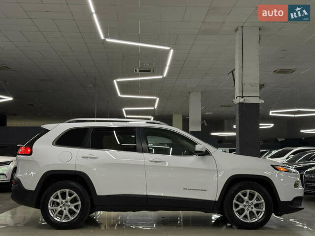 Джип Cherokee 2017 у Миколаєві на Automoto.ua Білий Джип Cherokee, об'ємом двигуна 2.36 л та пробігом 107 тис. км за 12999 $, фото 6 на Automoto.ua