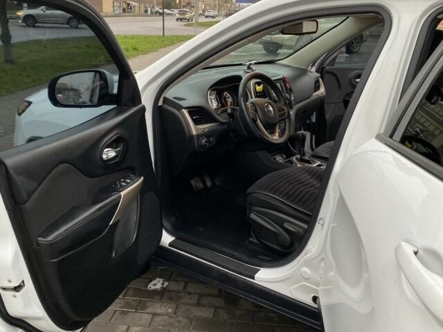 Білий Джип Cherokee, об'ємом двигуна 2.4 л та пробігом 71 тис. км за 15000 $, фото 10 на Automoto.ua