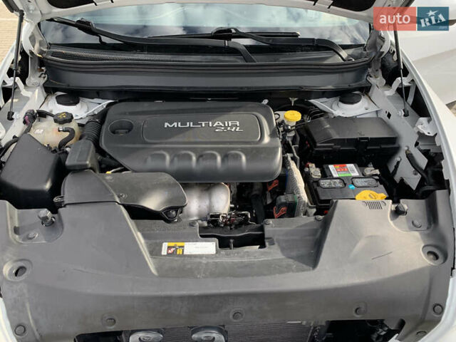 Белый Джип Чероки, объемом двигателя 2.36 л и пробегом 135 тыс. км за 12600 $, фото 21 на Automoto.ua