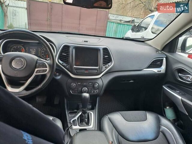 Белый Джип Чероки, объемом двигателя 2.36 л и пробегом 106 тыс. км за 16500 $, фото 10 на Automoto.ua