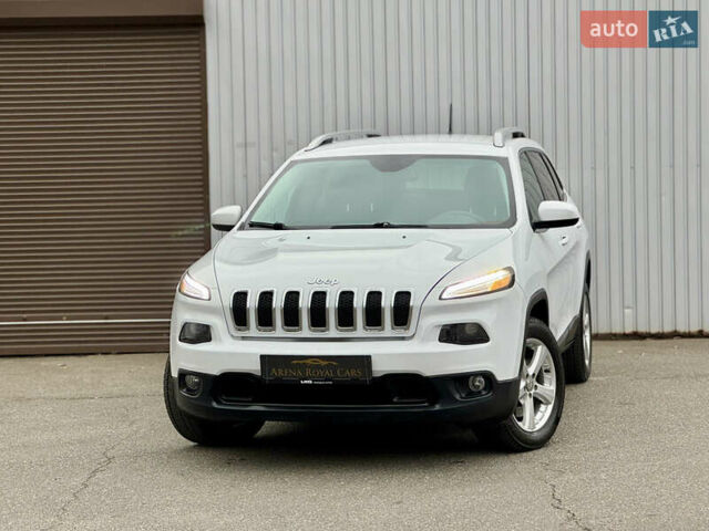 Белый Джип Чероки, объемом двигателя 2.36 л и пробегом 183 тыс. км за 11999 $, фото 1 на Automoto.ua