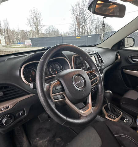 Белый Джип Чероки, объемом двигателя 2.4 л и пробегом 192 тыс. км за 12000 $, фото 7 на Automoto.ua