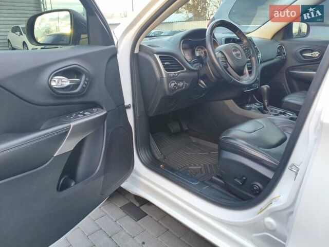 Білий Джип Cherokee, об'ємом двигуна 2 л та пробігом 75 тис. км за 22999 $, фото 10 на Automoto.ua