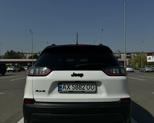 Белый Джип Чероки, объемом двигателя 2.4 л и пробегом 142 тыс. км за 16000 $, фото 4 на Automoto.ua