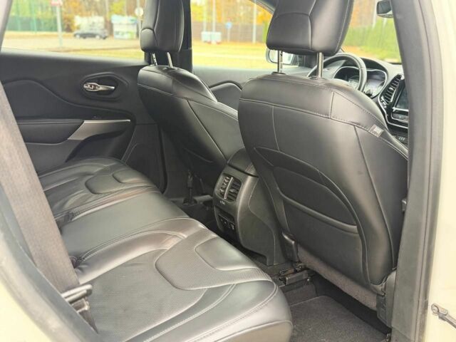 Белый Джип Чероки, объемом двигателя 0 л и пробегом 114 тыс. км за 17800 $, фото 7 на Automoto.ua