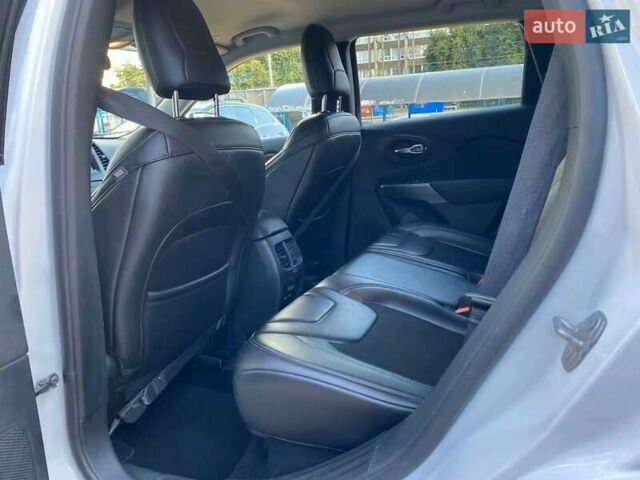 Білий Джип Cherokee, об'ємом двигуна 2.4 л та пробігом 79 тис. км за 15400 $, фото 16 на Automoto.ua