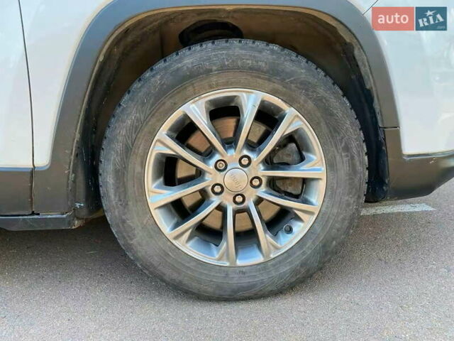 Білий Джип Cherokee, об'ємом двигуна 2.4 л та пробігом 79 тис. км за 15400 $, фото 8 на Automoto.ua