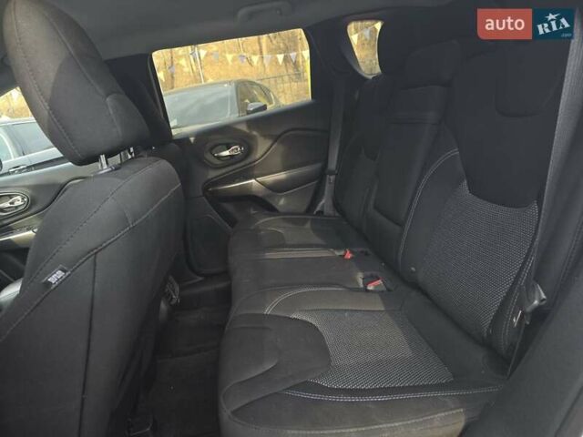 Білий Джип Cherokee, об'ємом двигуна 2.36 л та пробігом 56 тис. км за 14500 $, фото 16 на Automoto.ua