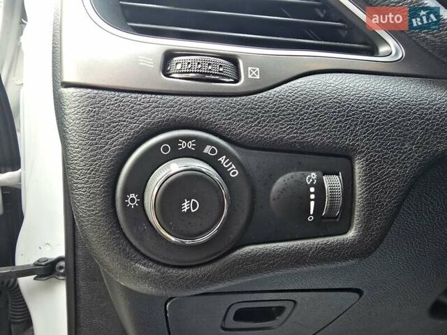 Білий Джип Cherokee, об'ємом двигуна 2.36 л та пробігом 56 тис. км за 14500 $, фото 22 на Automoto.ua