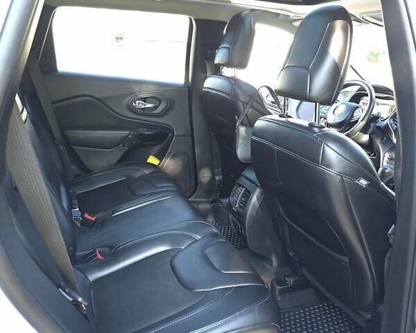 Белый Джип Чероки, объемом двигателя 2.36 л и пробегом 76 тыс. км за 19300 $, фото 2 на Automoto.ua