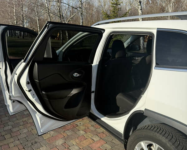 Белый Джип Чероки, объемом двигателя 2.4 л и пробегом 134 тыс. км за 16350 $, фото 17 на Automoto.ua