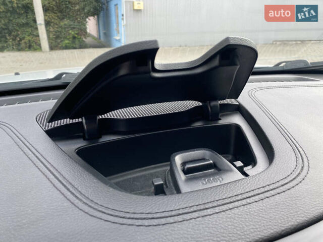 Білий Джип Cherokee, об'ємом двигуна 2.36 л та пробігом 149 тис. км за 13800 $, фото 26 на Automoto.ua