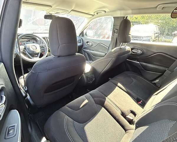 Білий Джип Cherokee, об'ємом двигуна 2.36 л та пробігом 101 тис. км за 17300 $, фото 16 на Automoto.ua
