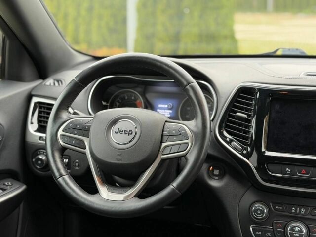 Белый Джип Чероки, объемом двигателя 0 л и пробегом 114 тыс. км за 17800 $, фото 5 на Automoto.ua