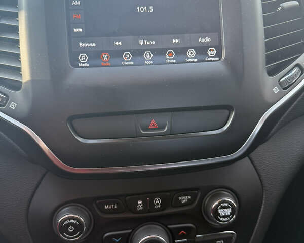 Белый Джип Чероки, объемом двигателя 2.4 л и пробегом 134 тыс. км за 16350 $, фото 24 на Automoto.ua