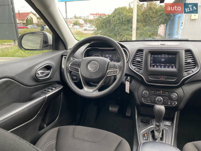 Білий Джип Cherokee, об'ємом двигуна 2.36 л та пробігом 149 тис. км за 13800 $, фото 17 на Automoto.ua