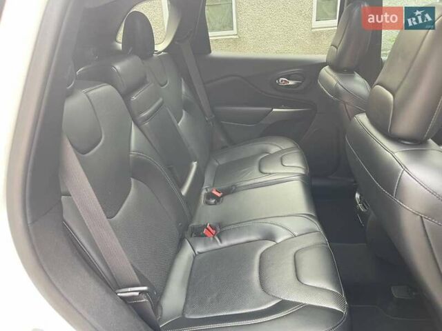 Білий Джип Cherokee, об'ємом двигуна 3.24 л та пробігом 122 тис. км за 20000 $, фото 8 на Automoto.ua