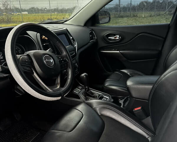 Білий Джип Cherokee, об'ємом двигуна 2.36 л та пробігом 91 тис. км за 17500 $, фото 7 на Automoto.ua