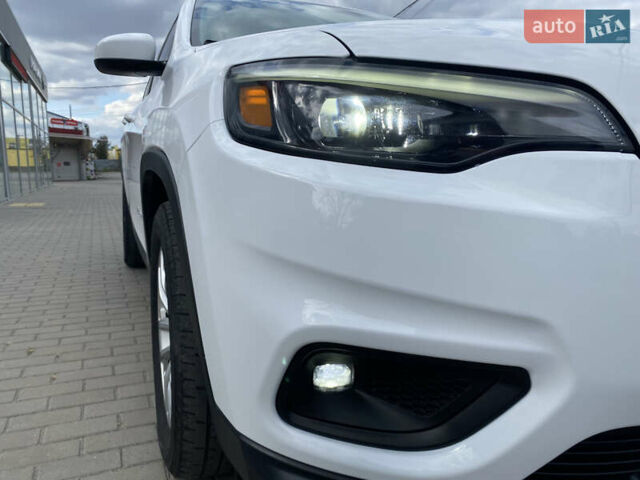 Білий Джип Cherokee, об'ємом двигуна 2.36 л та пробігом 149 тис. км за 13800 $, фото 10 на Automoto.ua