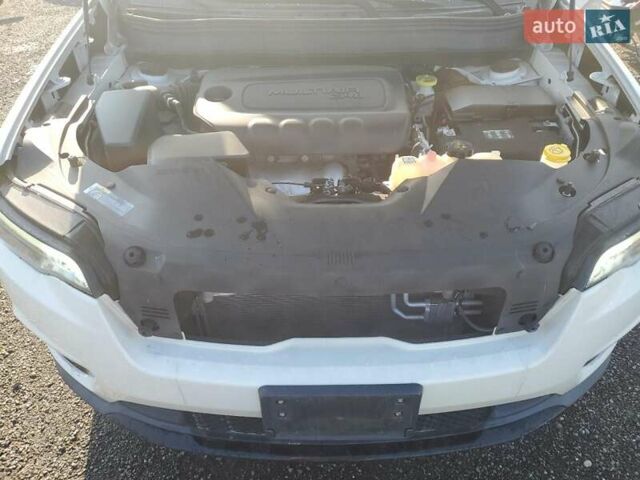 Джип Чероки 2018 в Киеве на Automoto.ua Белый Джип Чероки, объемом двигателя 2.36 л и пробегом 70 тыс. км за 11388 $, фото 9 на Automoto.ua